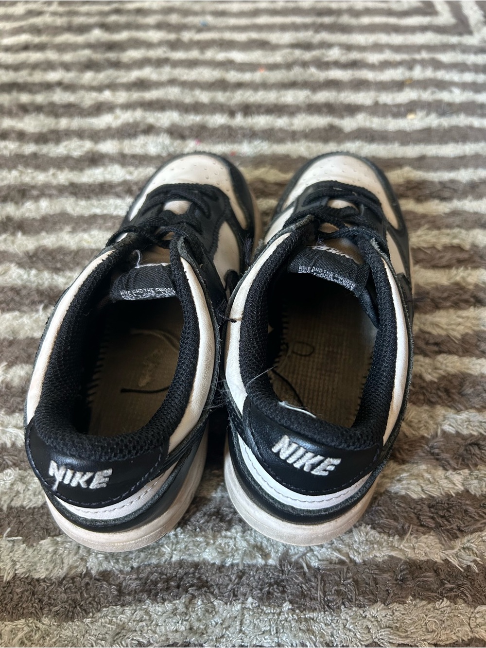 Nike Kids Black and White Low-Top Sneakers - Picture 2 of 5